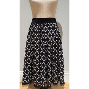 White House Black Market Women’s Skirt Size 0 Elastic & Zip Closure Below Knee